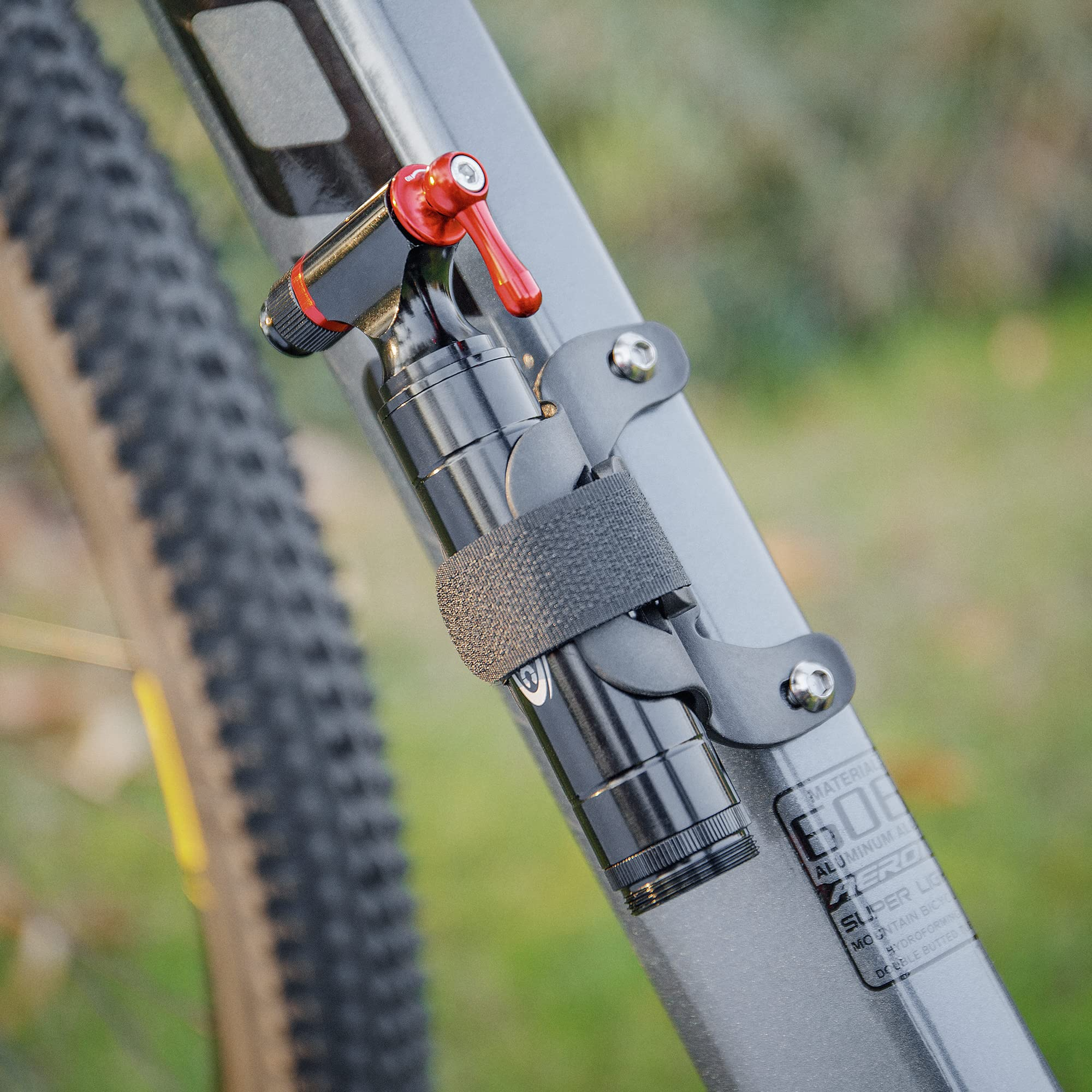 CO2 Inflator and Tubeless Tire Repair Kit Presta Schrader